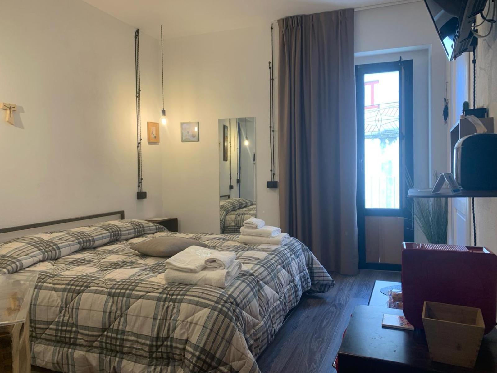Ci Thorno Hotel Crosia Eksteriør billede
